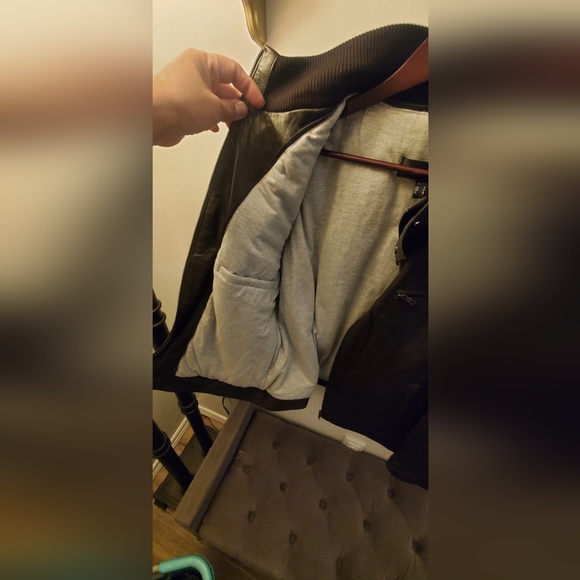 **SOLD** Danier leather jacket excellent condition - Picture 4 of 5